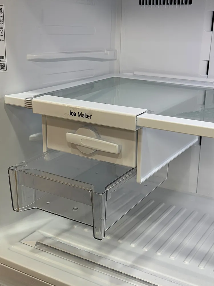 سیستم یخ ساز دستی (Moving Ice Maker) یخچال فریزر ال جی F882